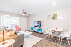 SoCo Chic Apartment Suites Close to Downtown